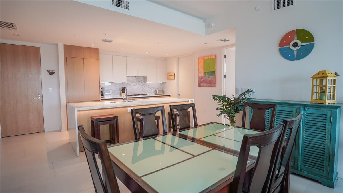 1020 SUNSET POINT ROAD — photo 6 of 42