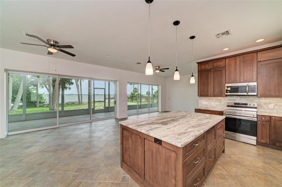 211 BAHIA VISTA DRIVE — photo 17 of 57