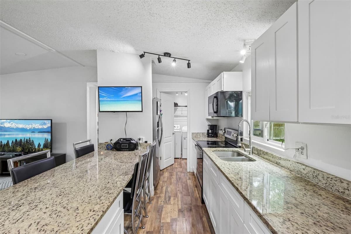 8620 INDIAN RIDGE TRAIL — photo 19 of 33