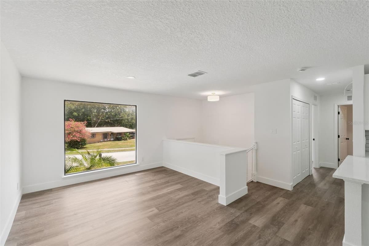 218 LAVENDER COURT — photo 11 of 52