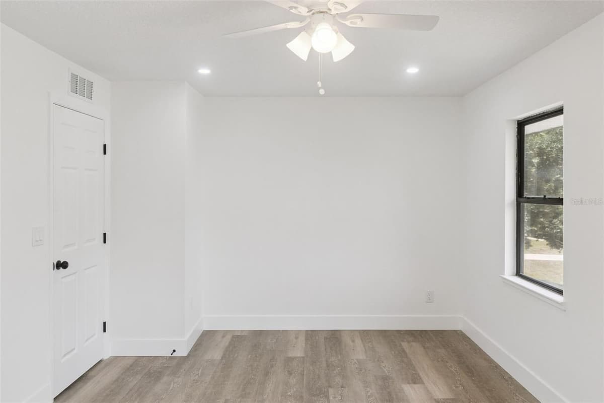 218 LAVENDER COURT — photo 33 of 52
