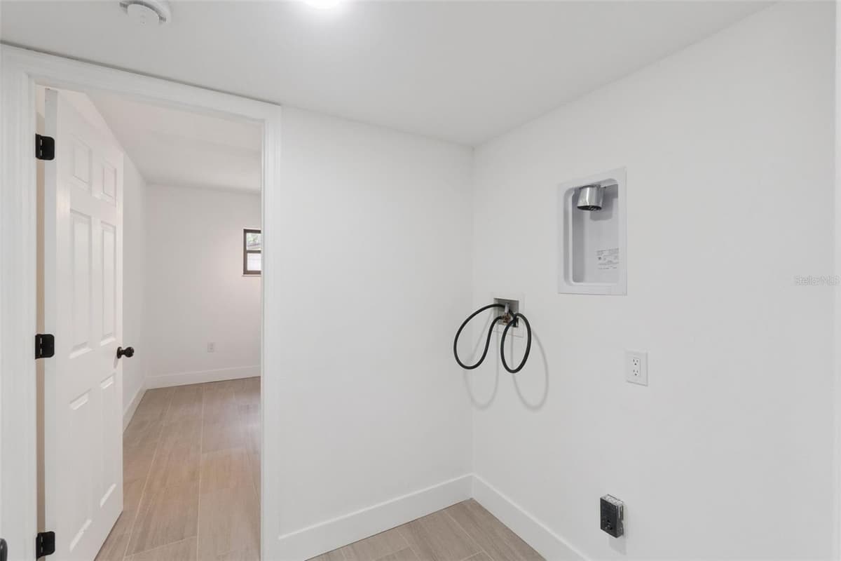 218 LAVENDER COURT — photo 23 of 52