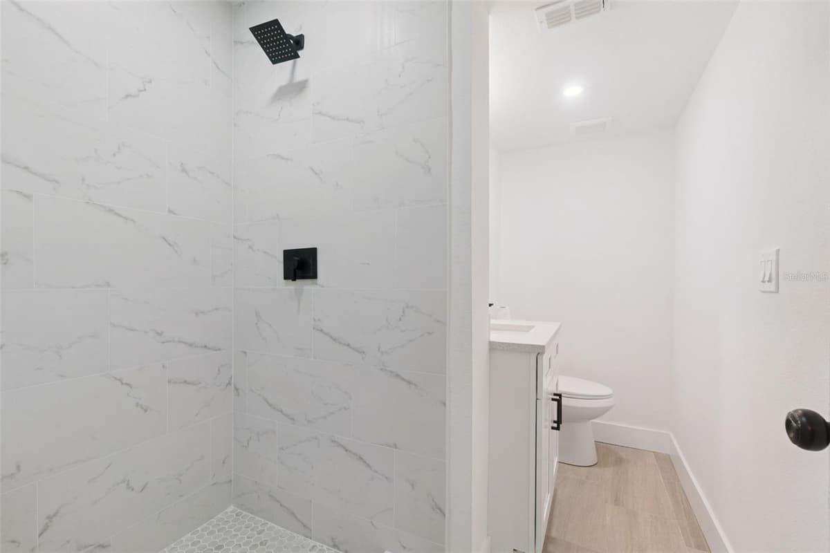 218 LAVENDER COURT — photo 18 of 52