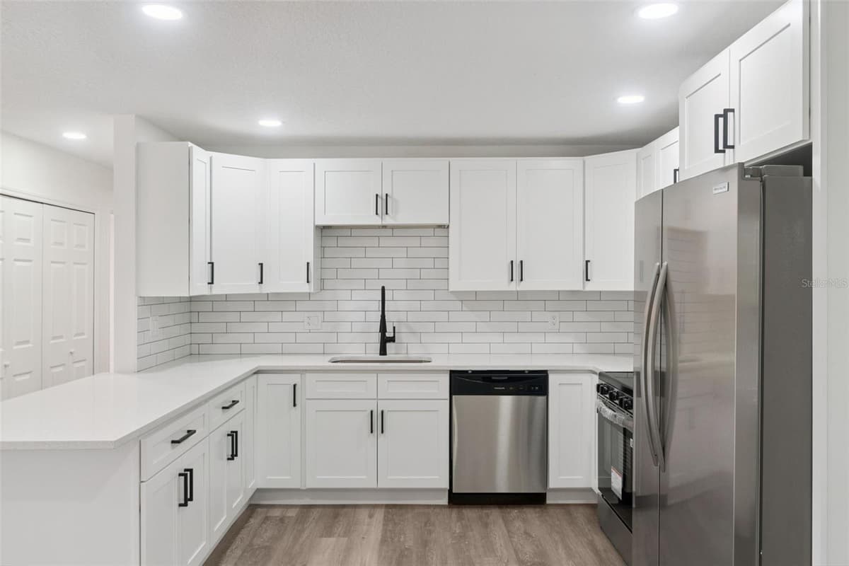 218 LAVENDER COURT — photo 17 of 52