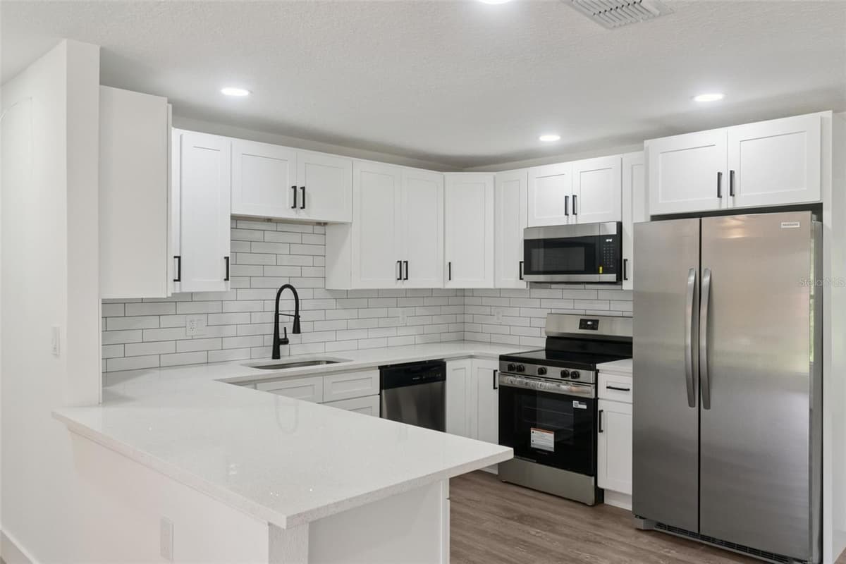 218 LAVENDER COURT — photo 9 of 52