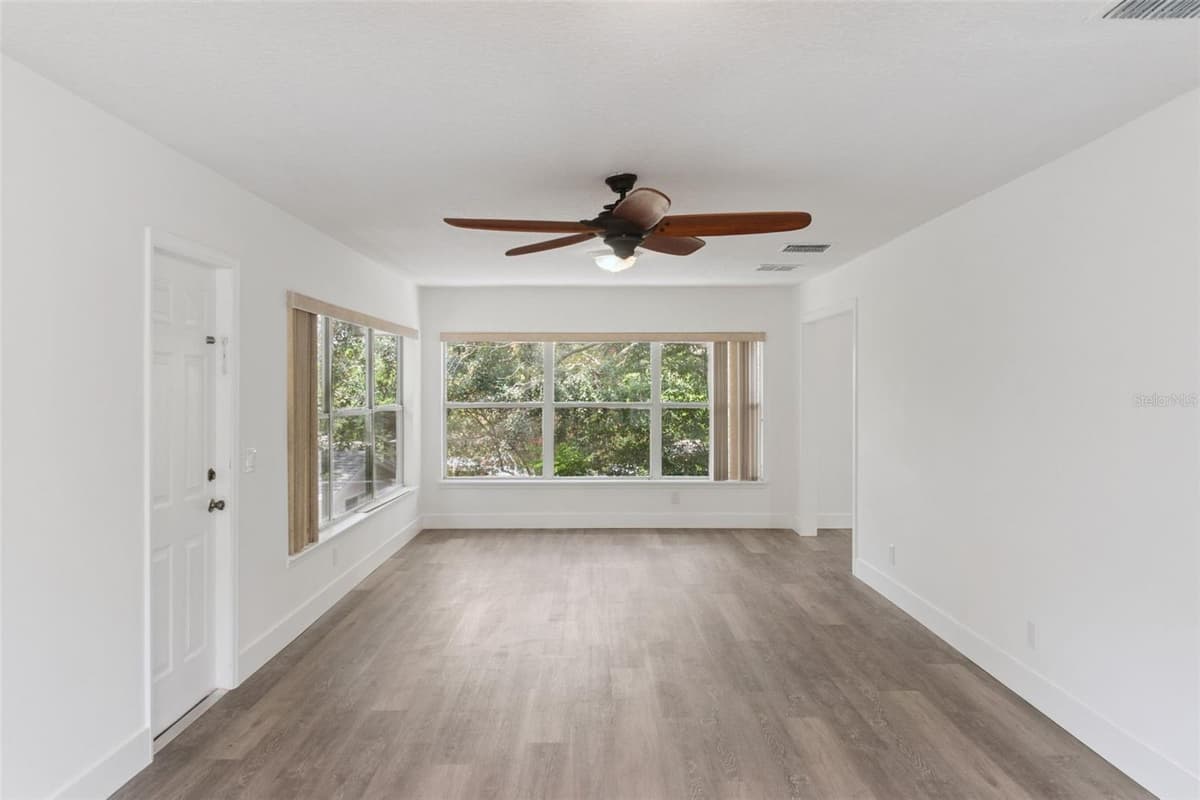 218 LAVENDER COURT — photo 13 of 52