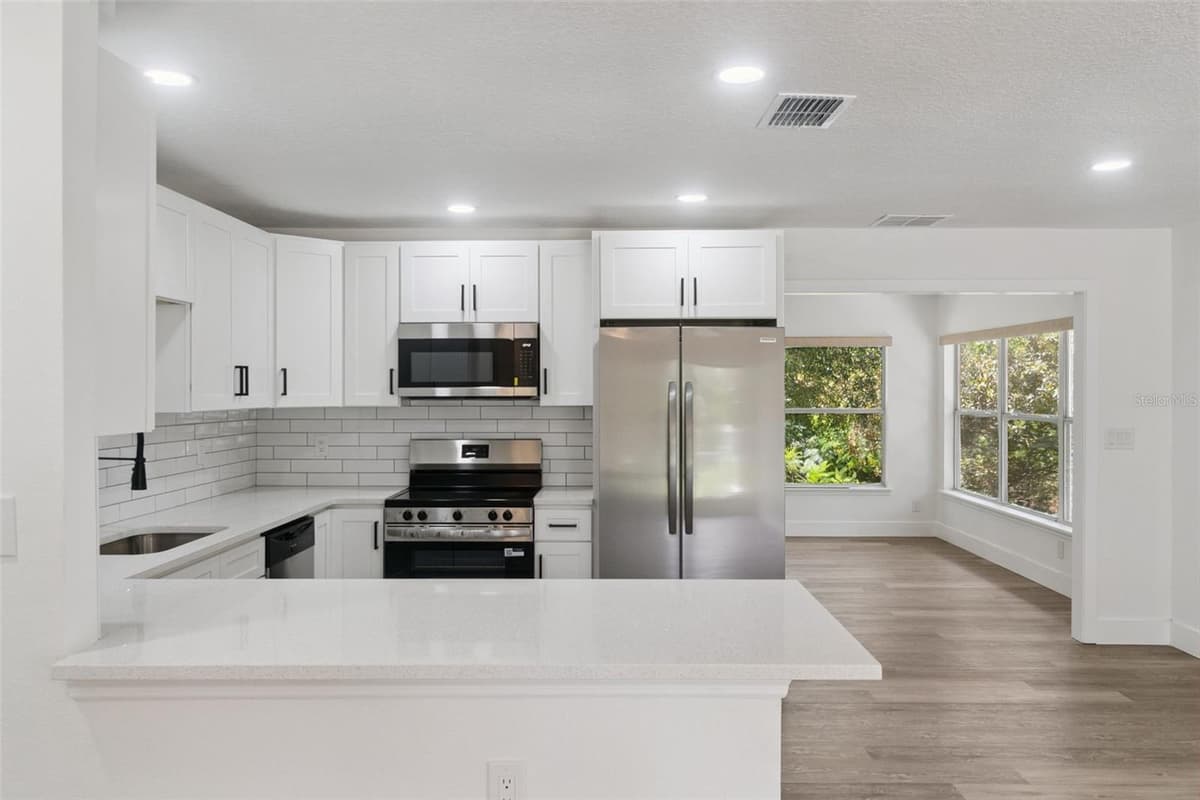 218 LAVENDER COURT — photo 8 of 52