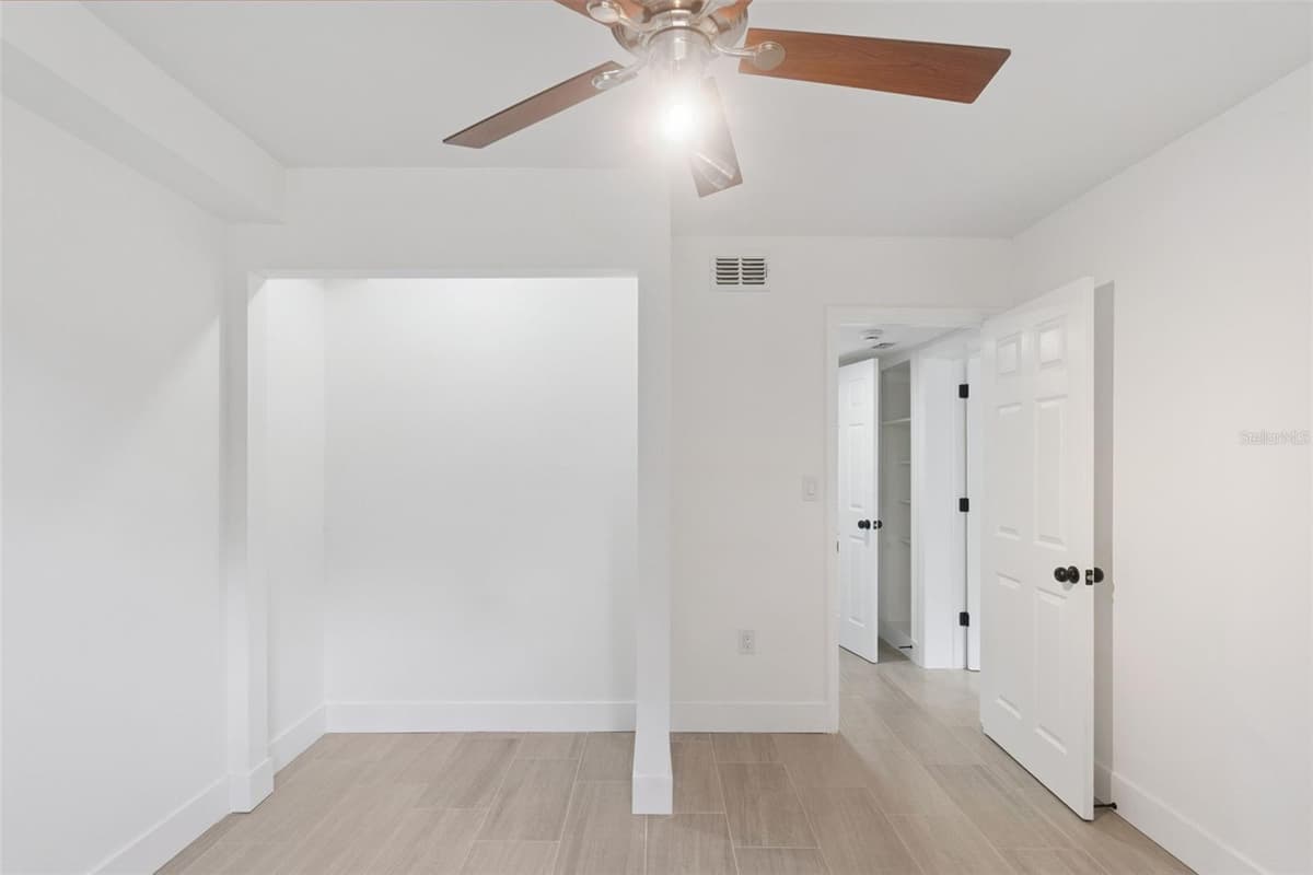 218 LAVENDER COURT — photo 19 of 52