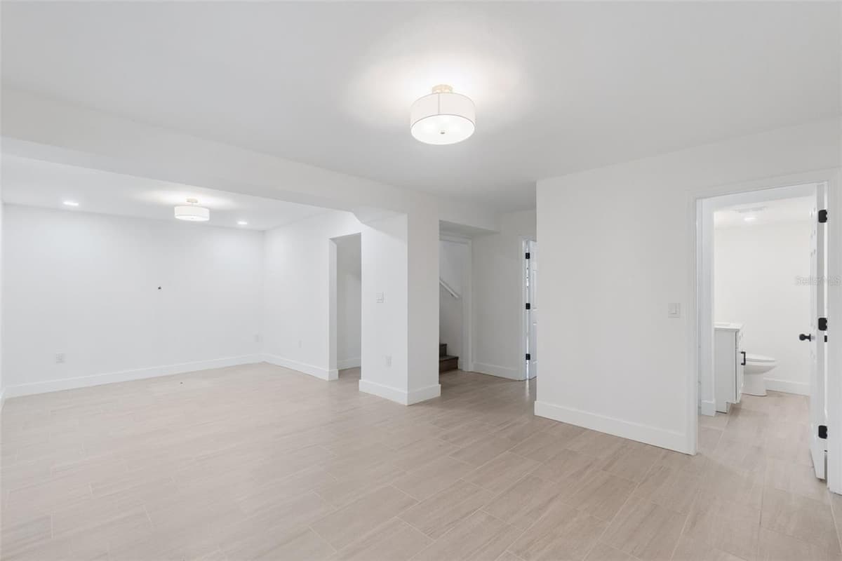 218 LAVENDER COURT — photo 26 of 52