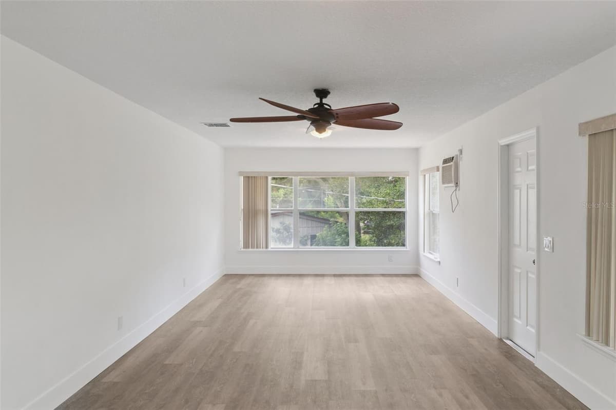 218 LAVENDER COURT — photo 14 of 52