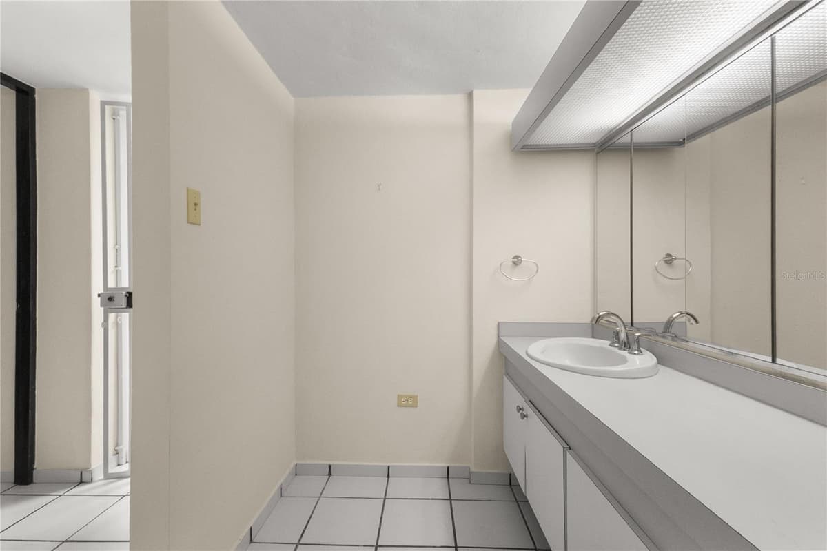 111 CALLE DONCELLA — photo 12 of 40
