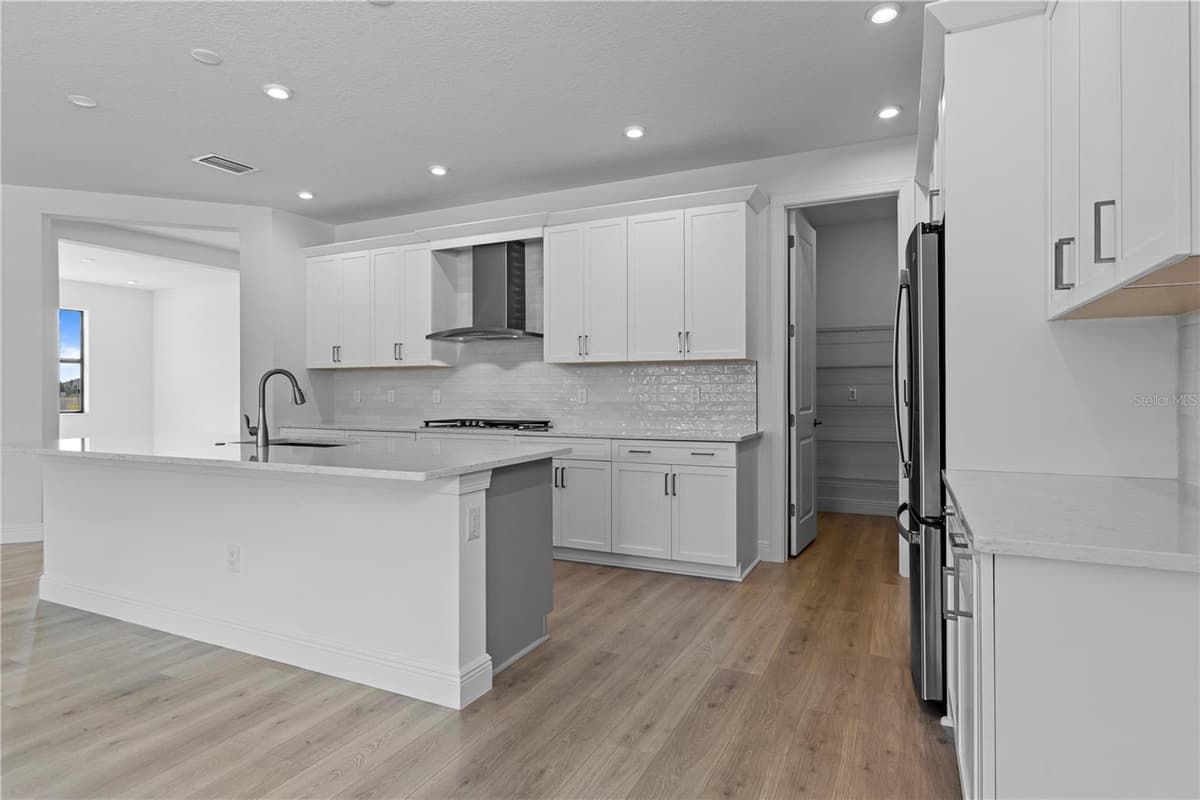 5028 LOWLAND TERRACE — photo 5 of 64