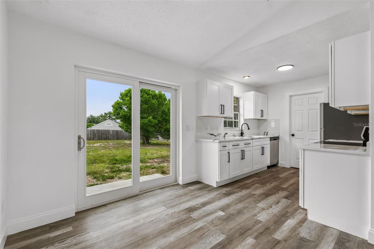 3117 KNIGHTSBRIDGE ROAD — photo 8 of 23