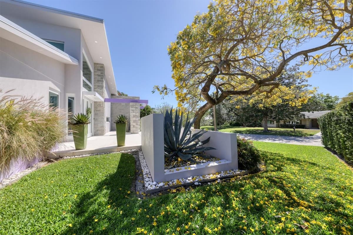 1556 EASTBROOK DRIVE — photo 44 of 58