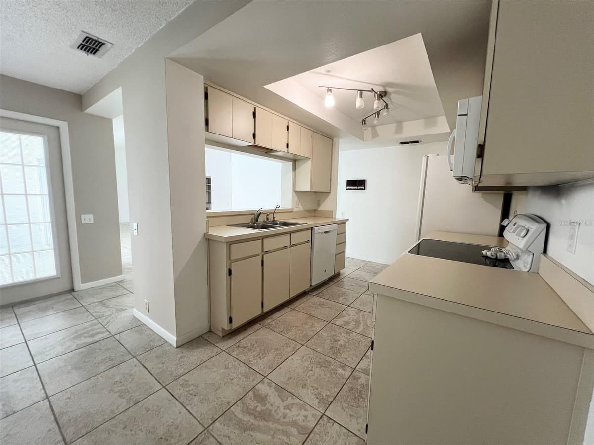 13636 DUNWOODY COURT — photo 11 of 45
