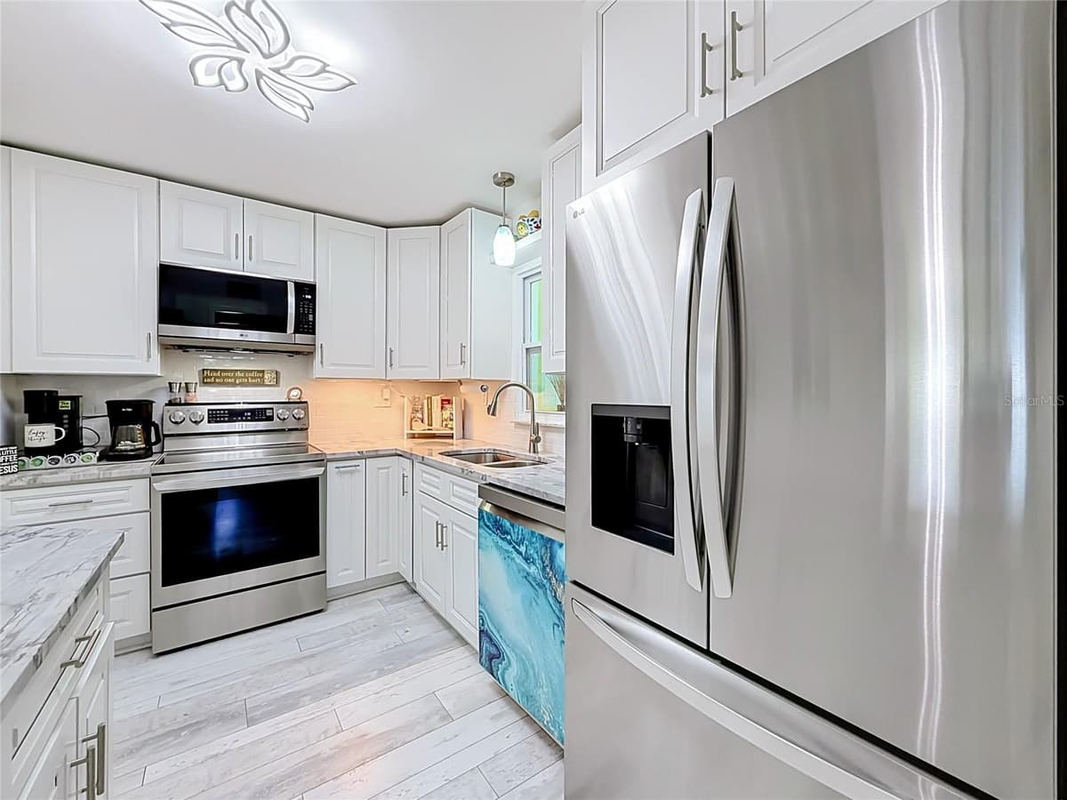 4046 FLORAMAR TERRACE — photo 4 of 27