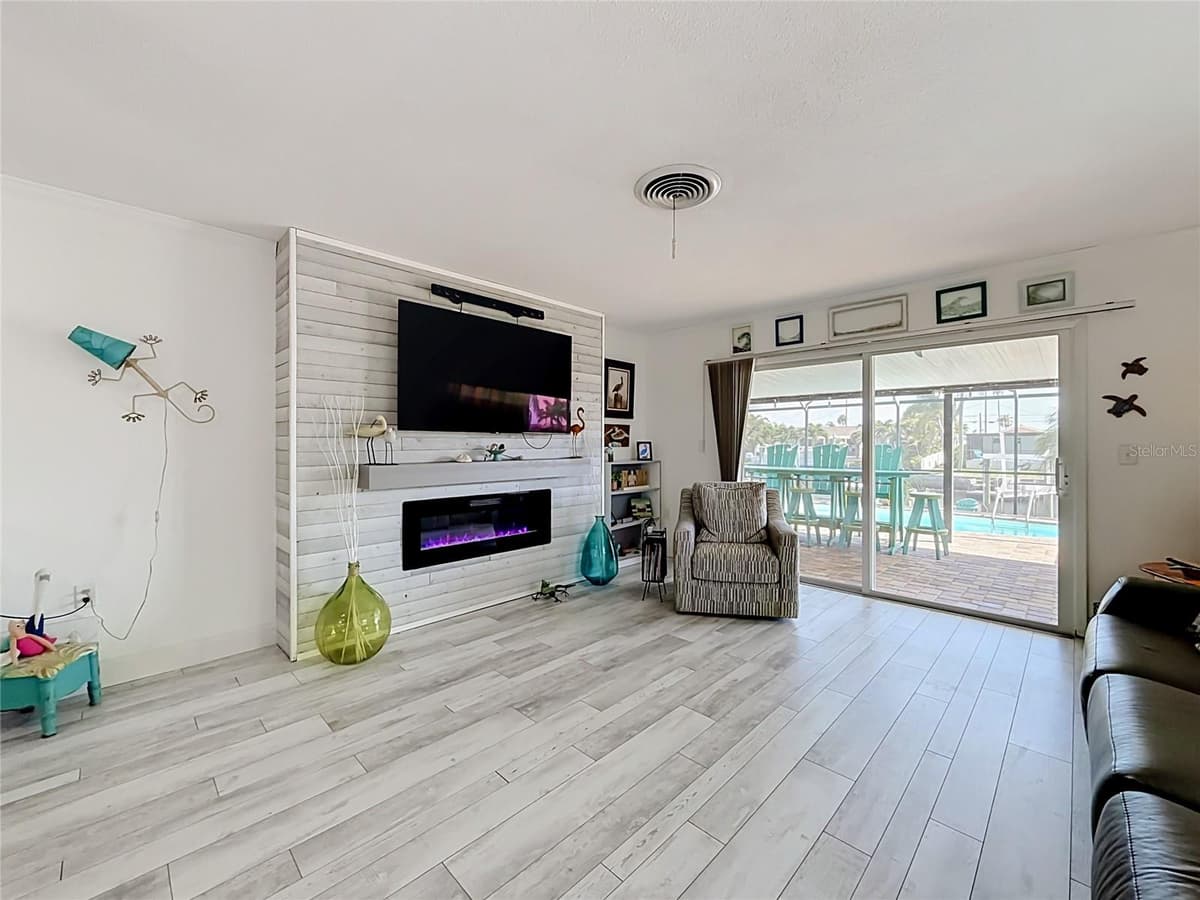 4046 FLORAMAR TERRACE — photo 9 of 27