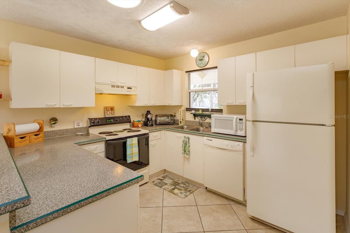 2133 ESCOBAR AVENUE — photo 10 of 30