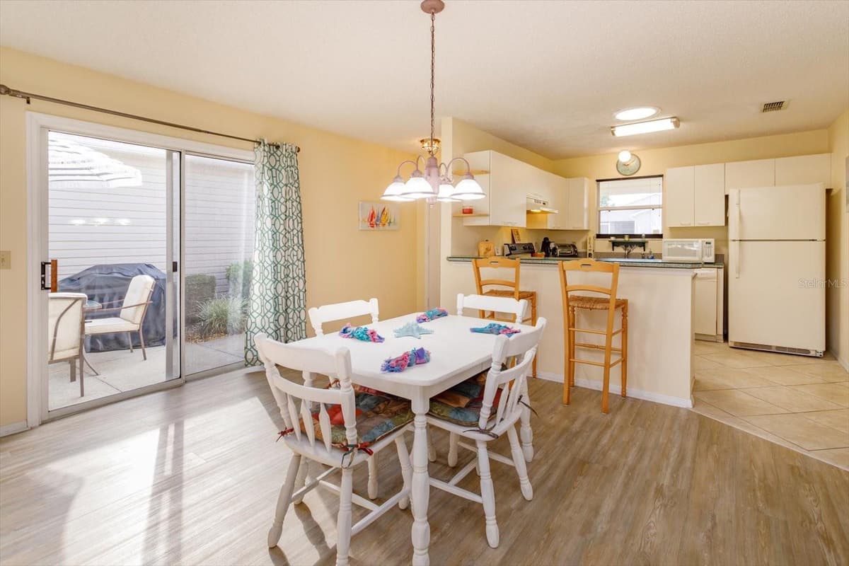 2133 ESCOBAR AVENUE — photo 13 of 30