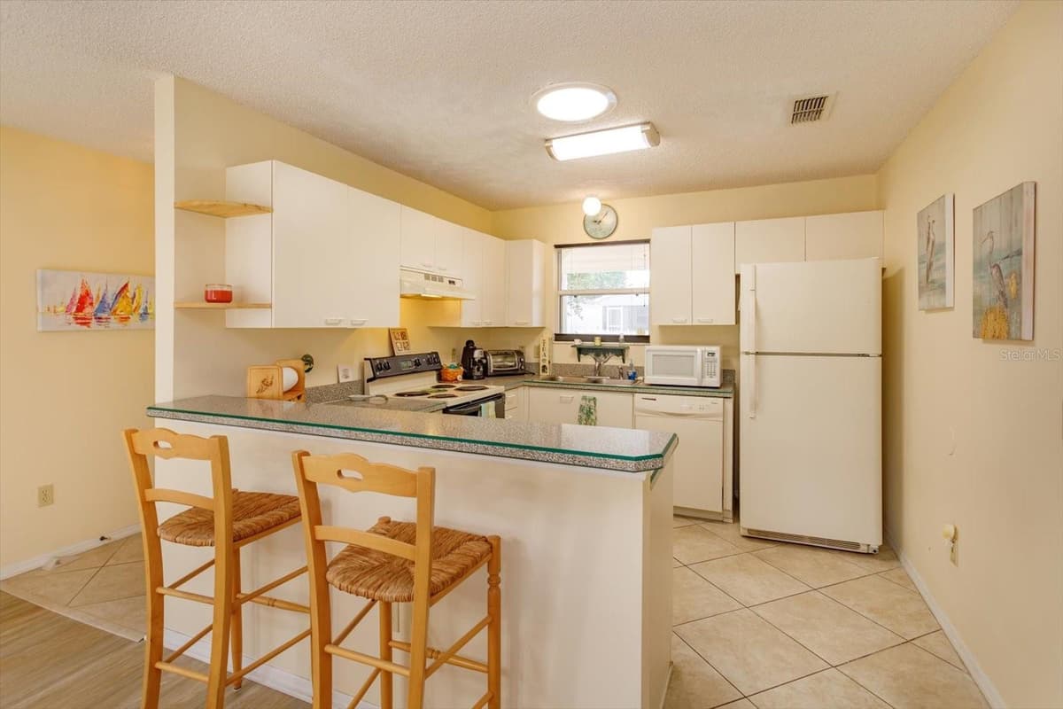 2133 ESCOBAR AVENUE — photo 8 of 30