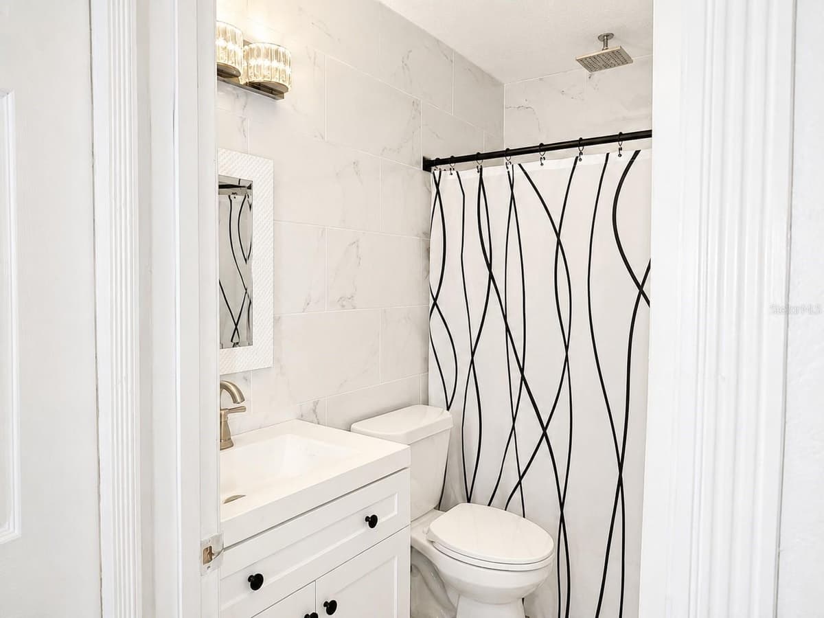 7298 ULMERTON ROAD — photo 15 of 19