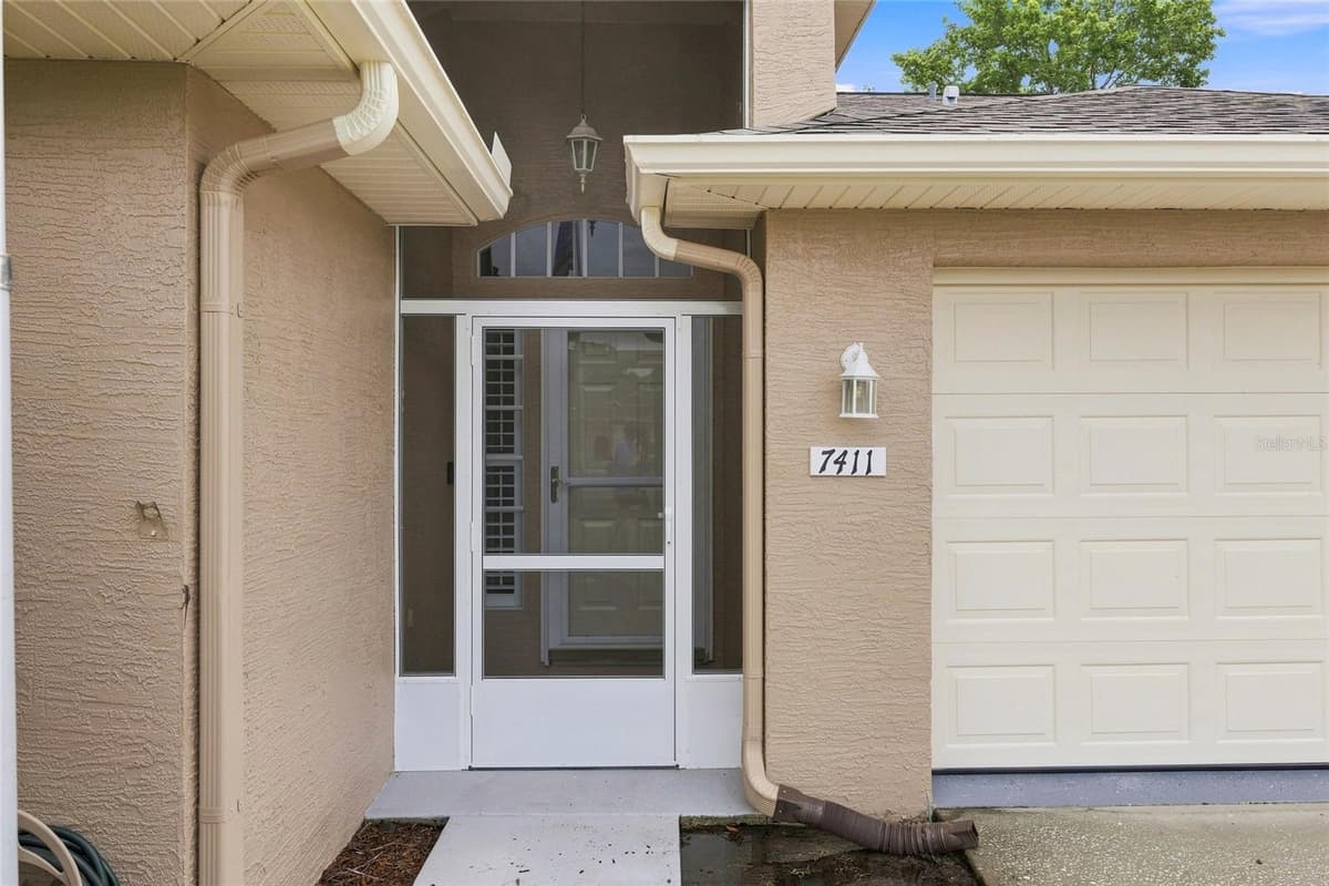 7411 MOORGATE COURT — photo 5 of 39