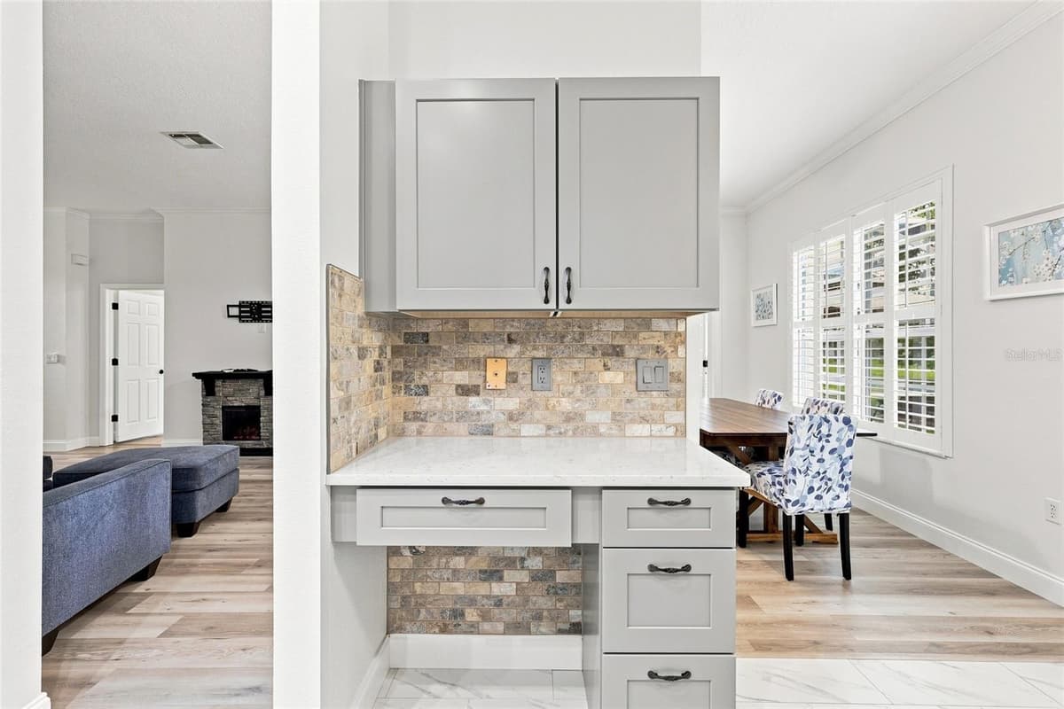 7411 MOORGATE COURT — photo 14 of 39