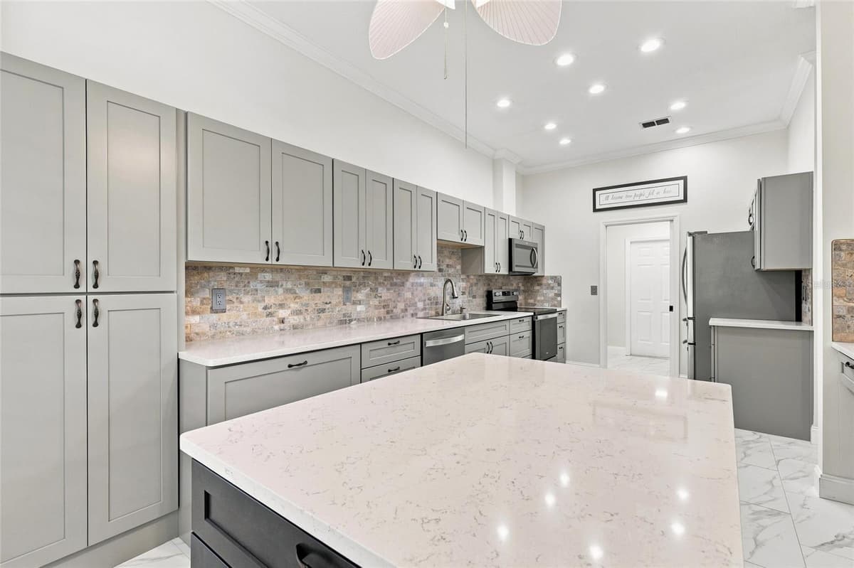 7411 MOORGATE COURT — photo 12 of 39