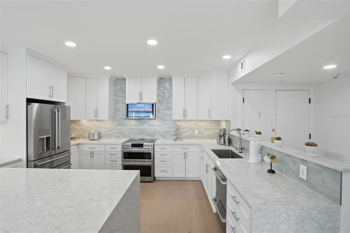 6 BELLEVIEW BOULEVARD — photo 8 of 41