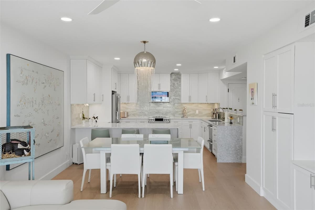 6 BELLEVIEW BOULEVARD — photo 13 of 41