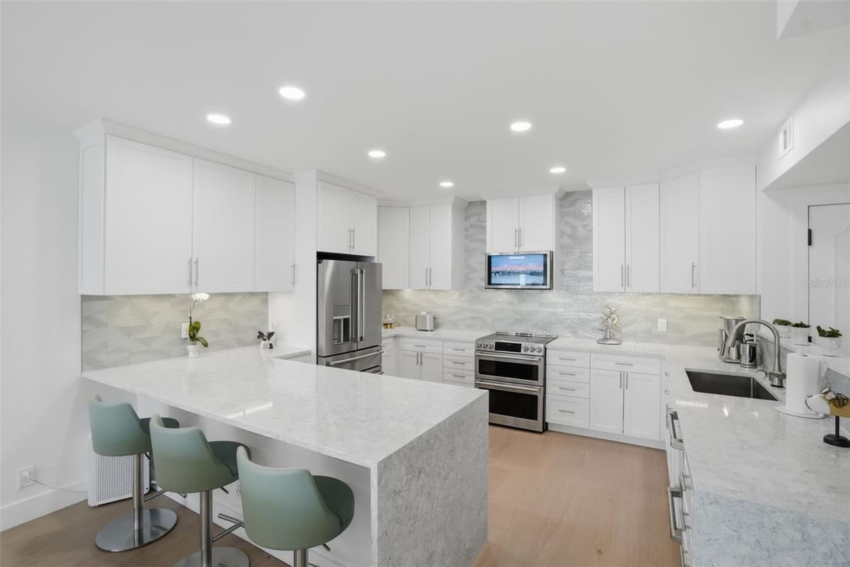 6 BELLEVIEW BOULEVARD — photo 11 of 41