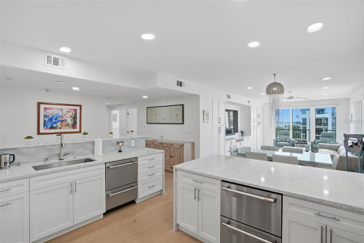 6 BELLEVIEW BOULEVARD — photo 9 of 41