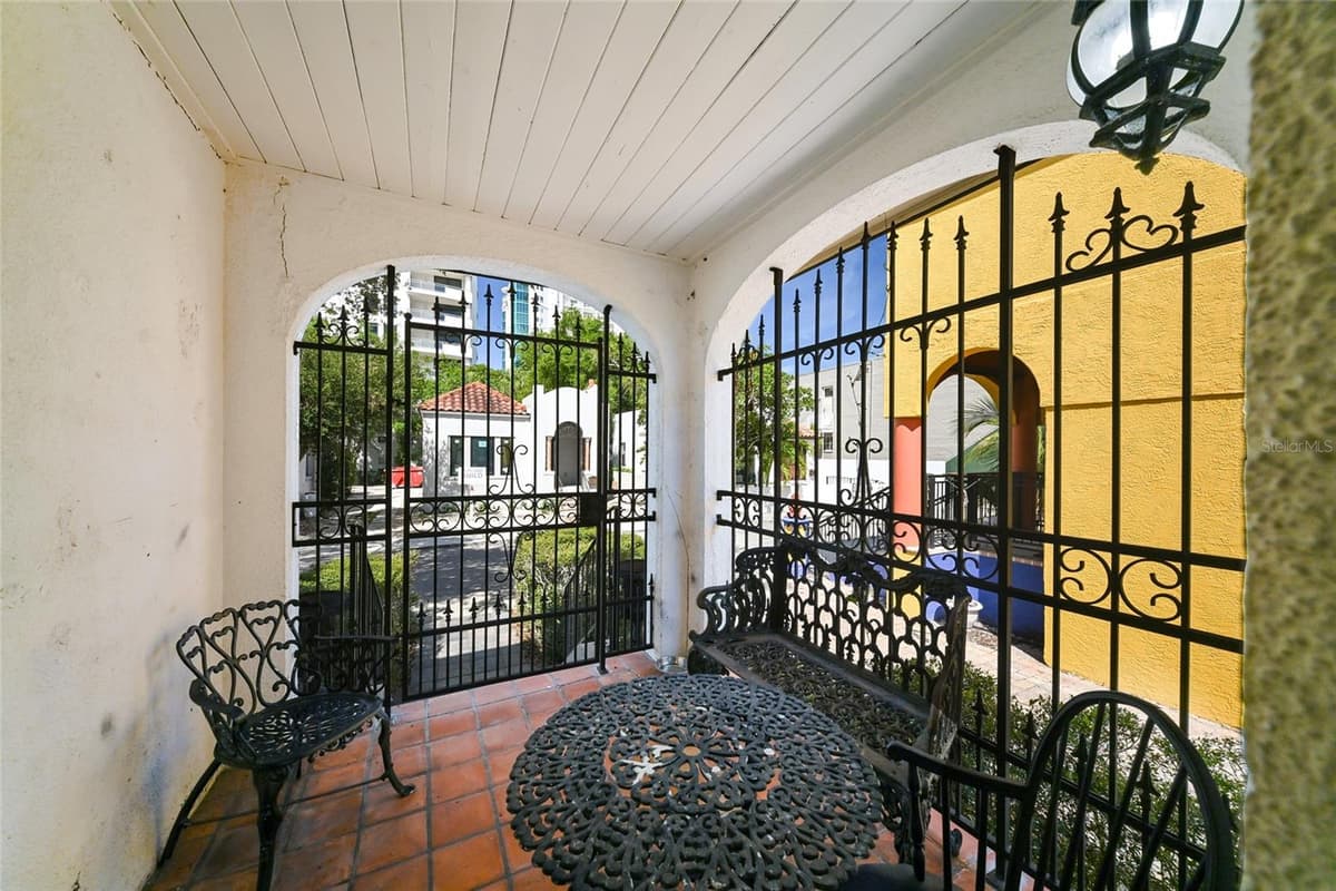 411 BURNS COURT — photo 10 of 19