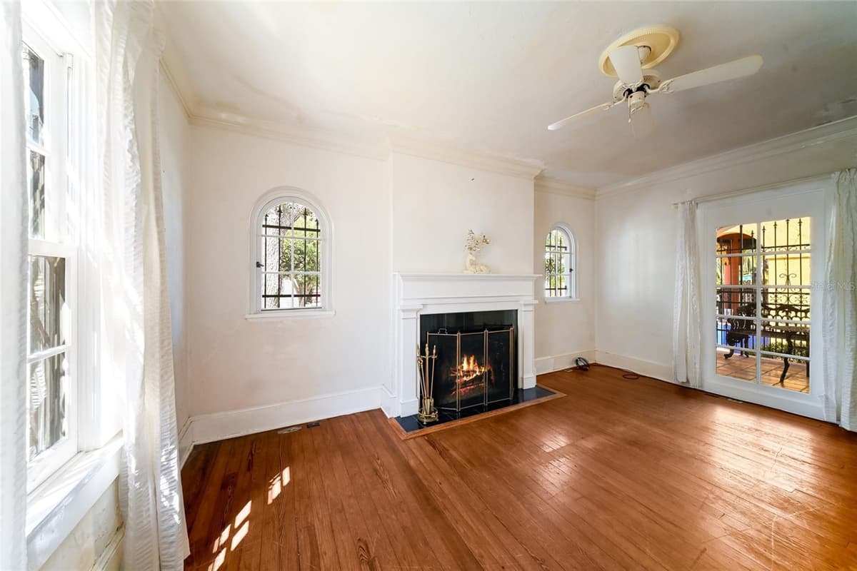411 BURNS COURT — photo 3 of 19