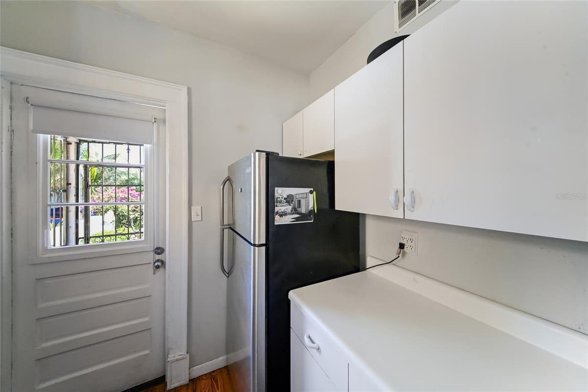 411 BURNS COURT — photo 6 of 19