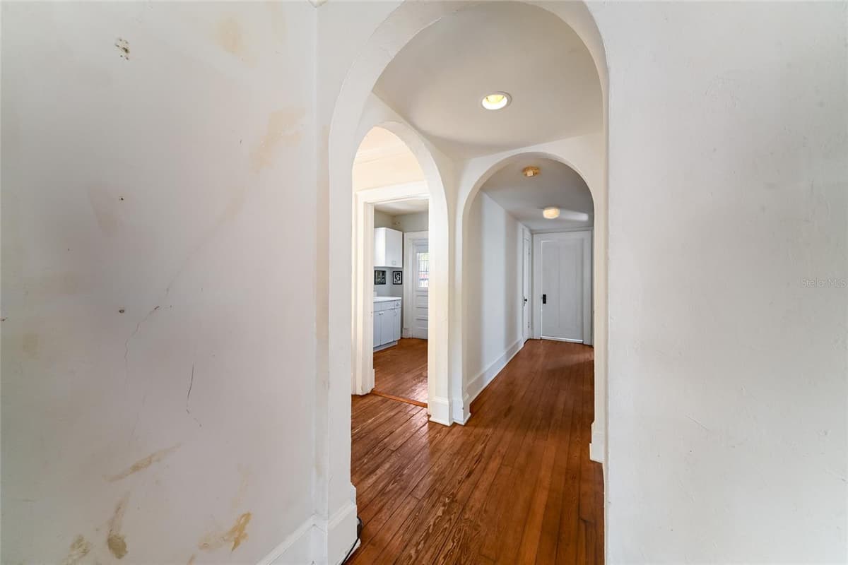 411 BURNS COURT — photo 4 of 19
