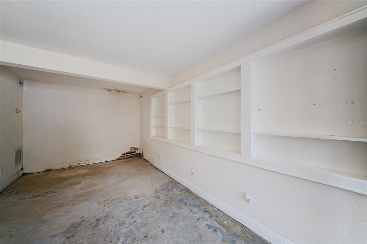 411 BURNS COURT — photo 13 of 19