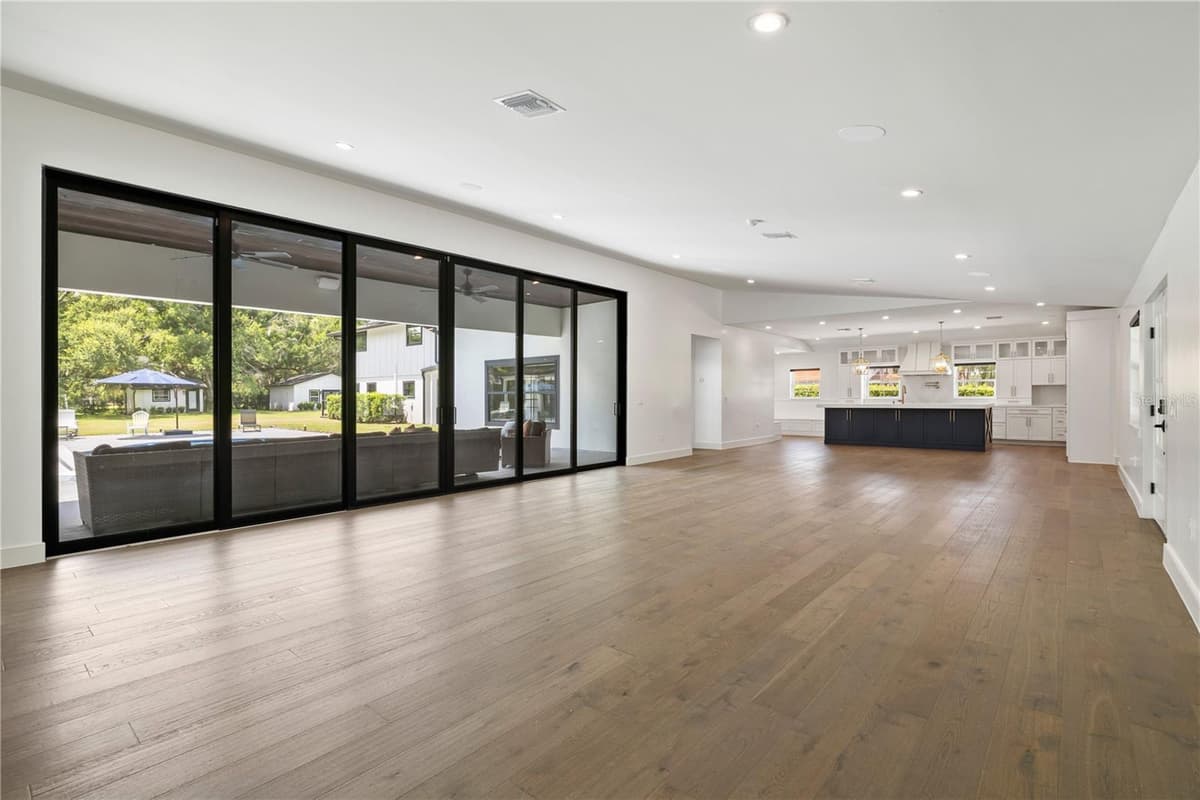 900 PLANT STREET — photo 12 of 91