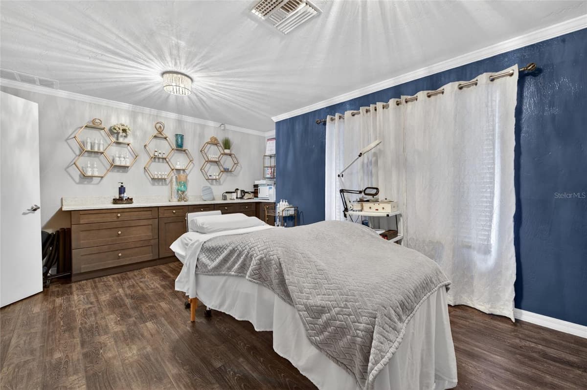 555 GRANADA BOULEVARD — photo 4 of 17