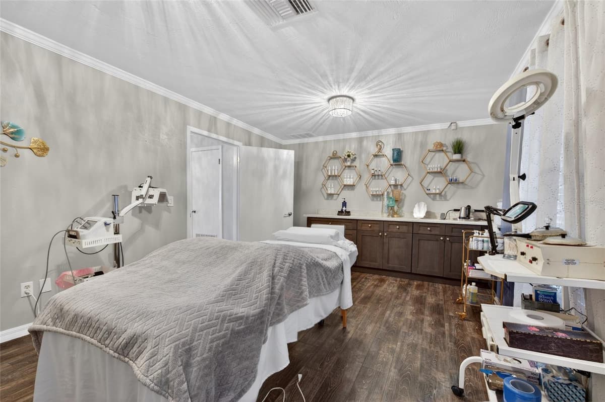 555 GRANADA BOULEVARD — photo 5 of 17
