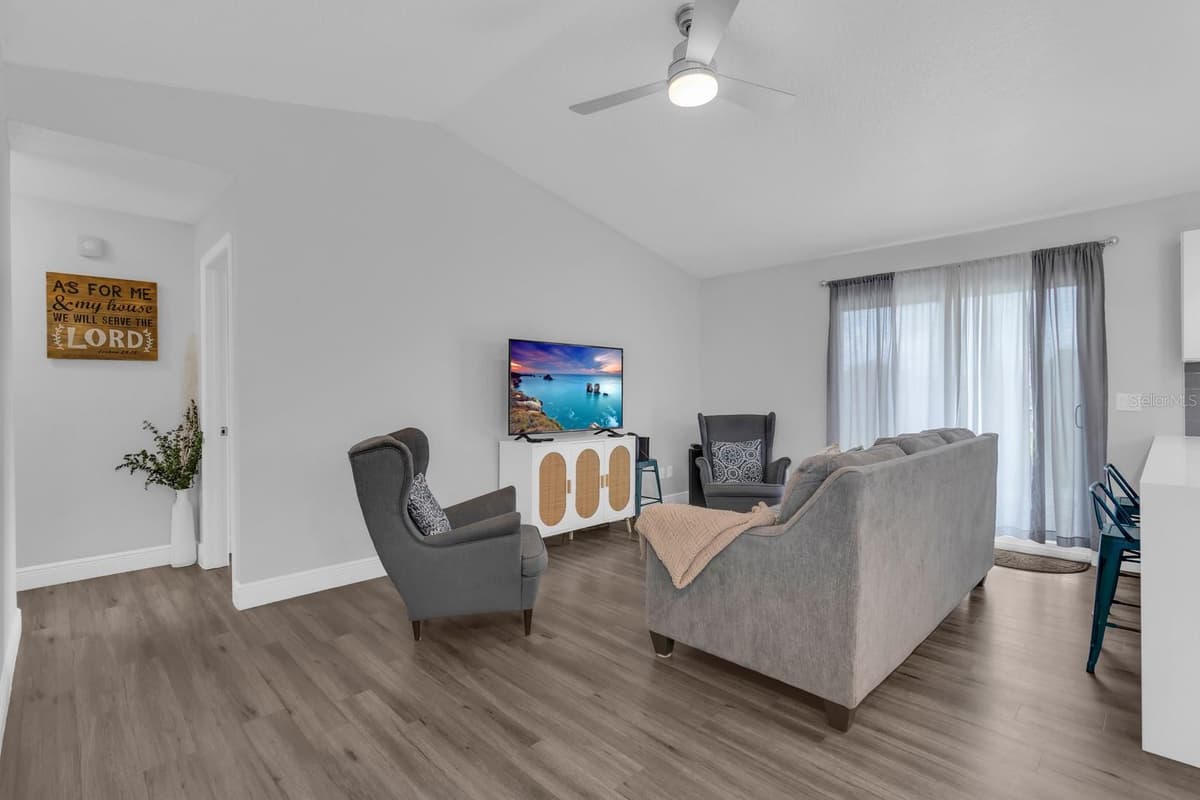 8115 WINDY HILL WAY — photo 10 of 25
