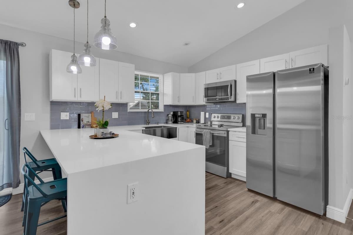8115 WINDY HILL WAY — photo 6 of 25