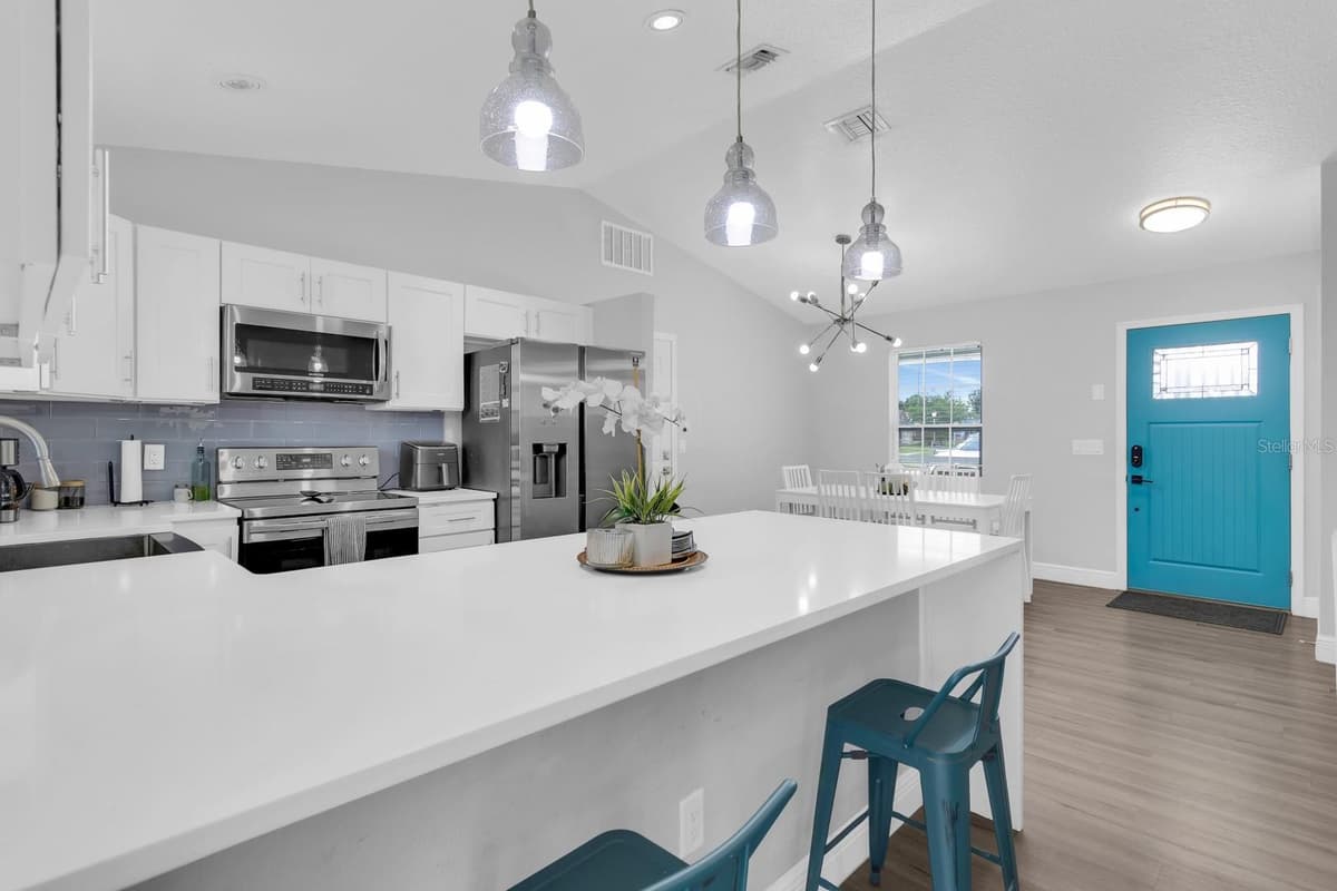 8115 WINDY HILL WAY — photo 3 of 25