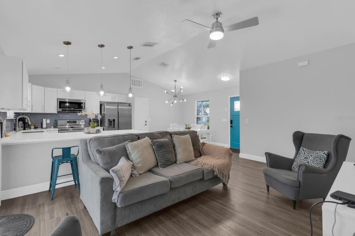 8115 WINDY HILL WAY — photo 8 of 25