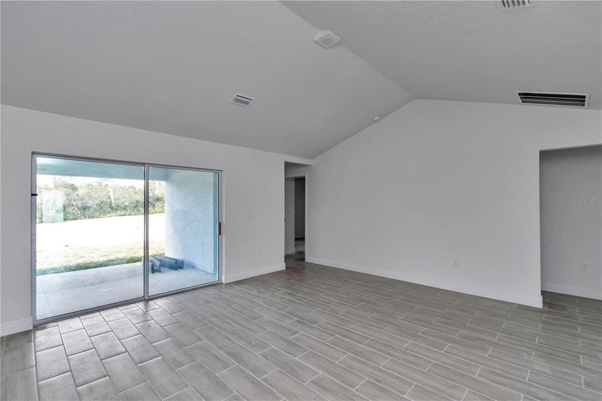 17694 25 CIRCLE — photo 13 of 41