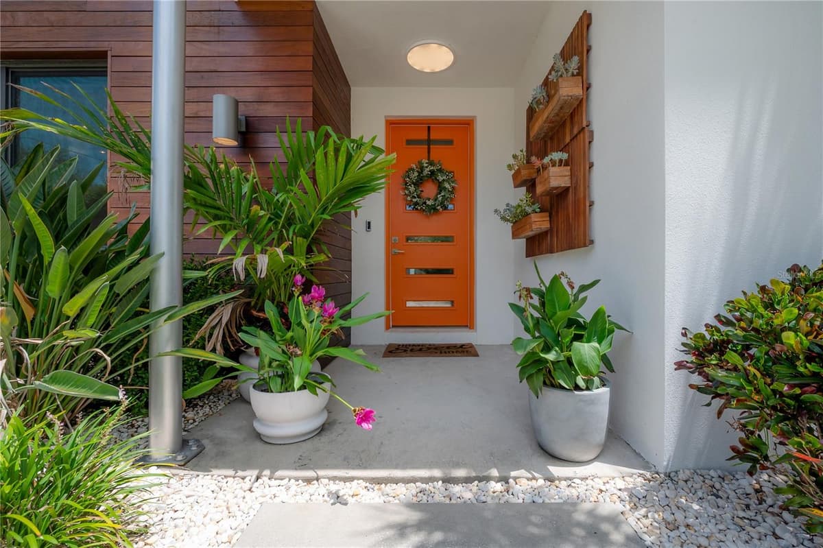 4207 JETTON AVENUE — photo 9 of 55