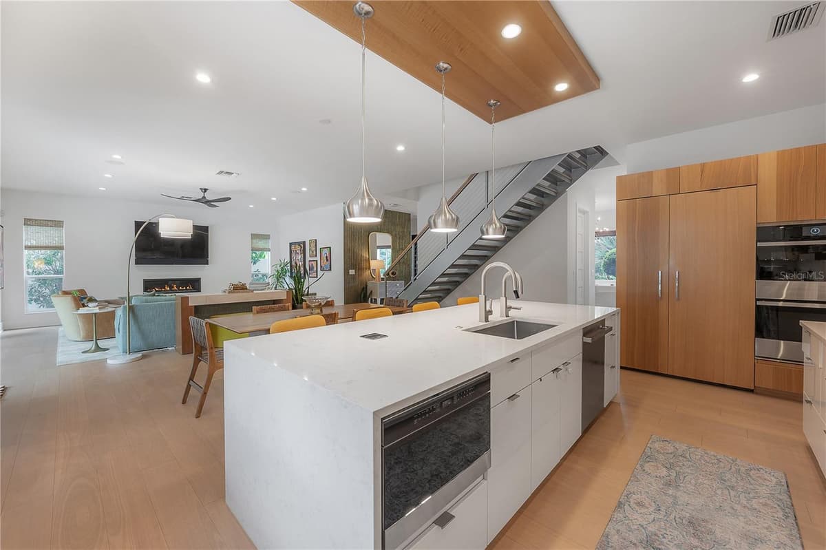 4207 JETTON AVENUE — photo 17 of 55