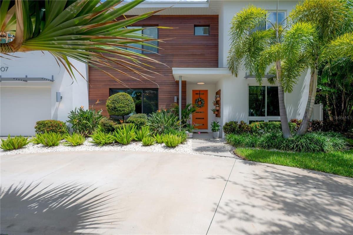 4207 JETTON AVENUE — photo 8 of 55