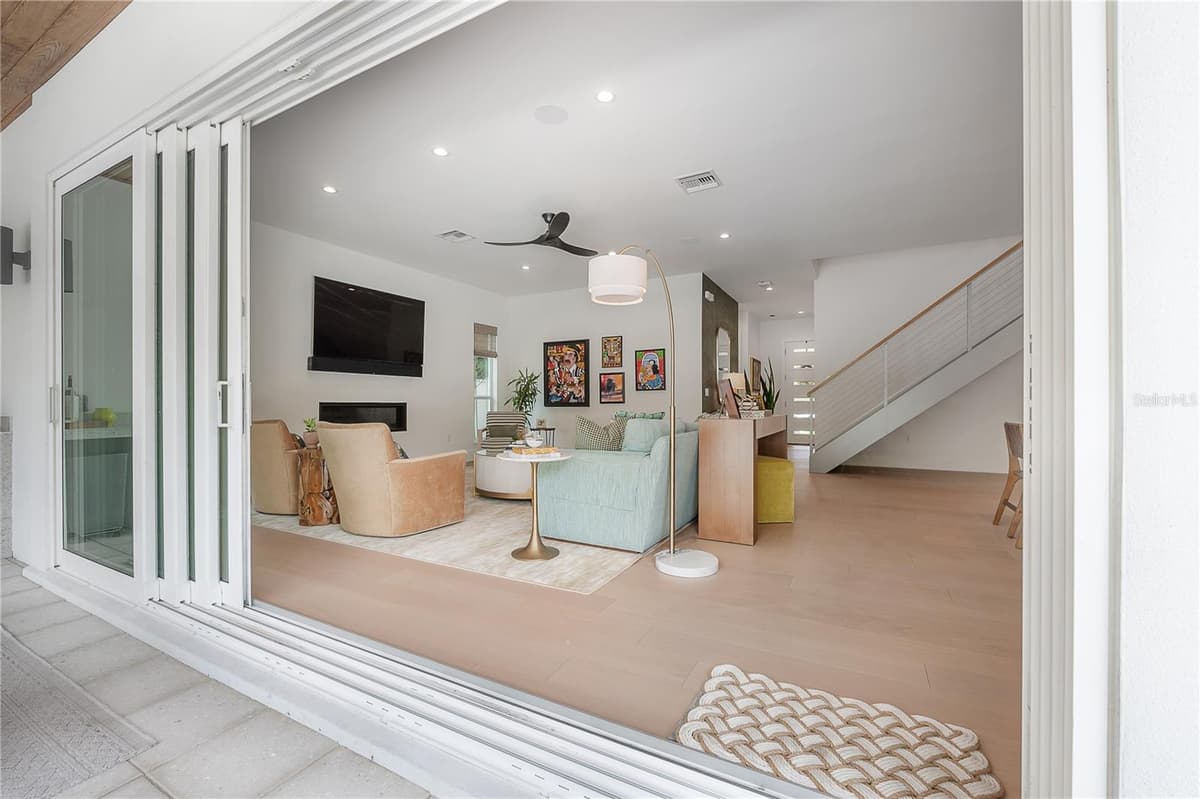 4207 JETTON AVENUE — photo 23 of 55