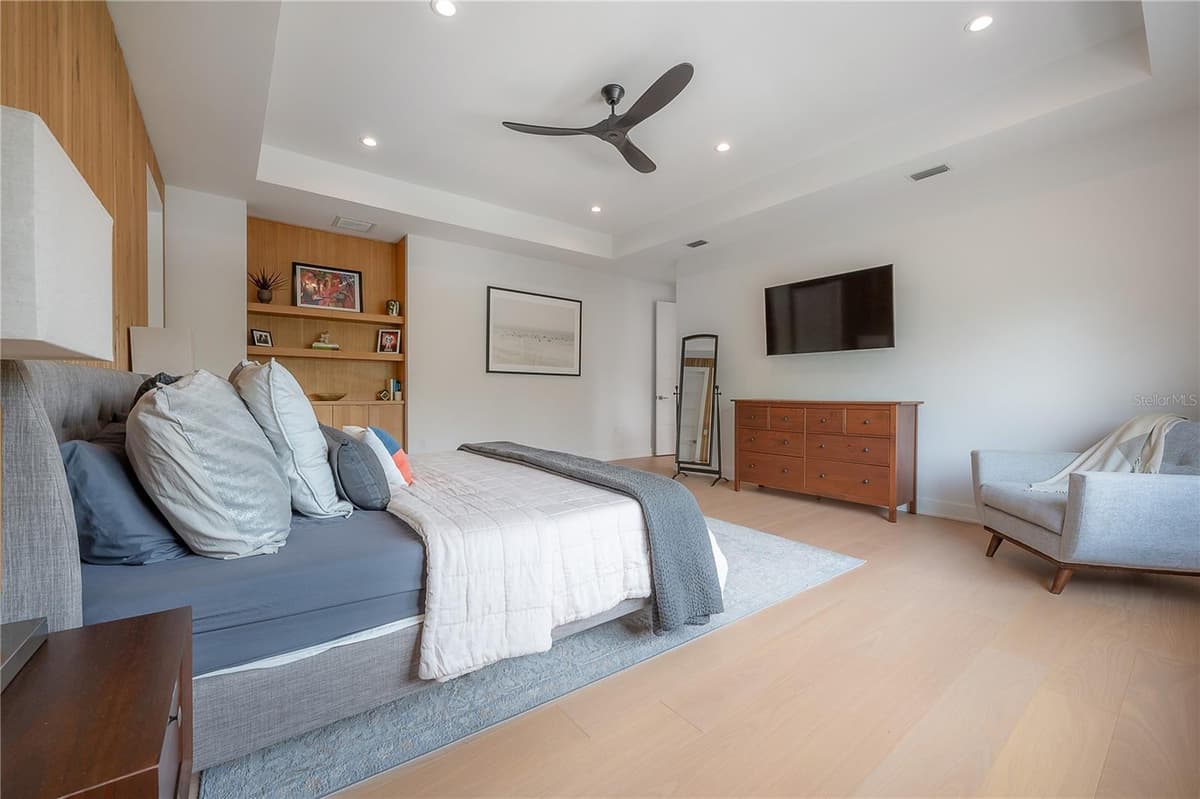 4207 JETTON AVENUE — photo 33 of 55